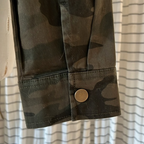 NWT Sanctuary Women's Armstrong Jacket Cropped Drawstring Camo Green Size Medium - Picture 5 of 11